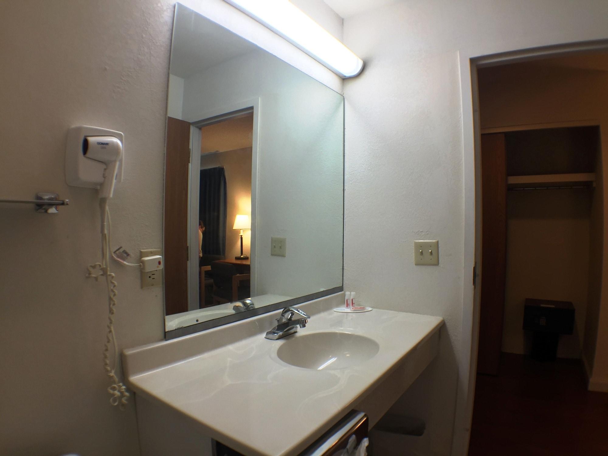 Super 8 By Wyndham Webster/Rochester Bagian luar foto