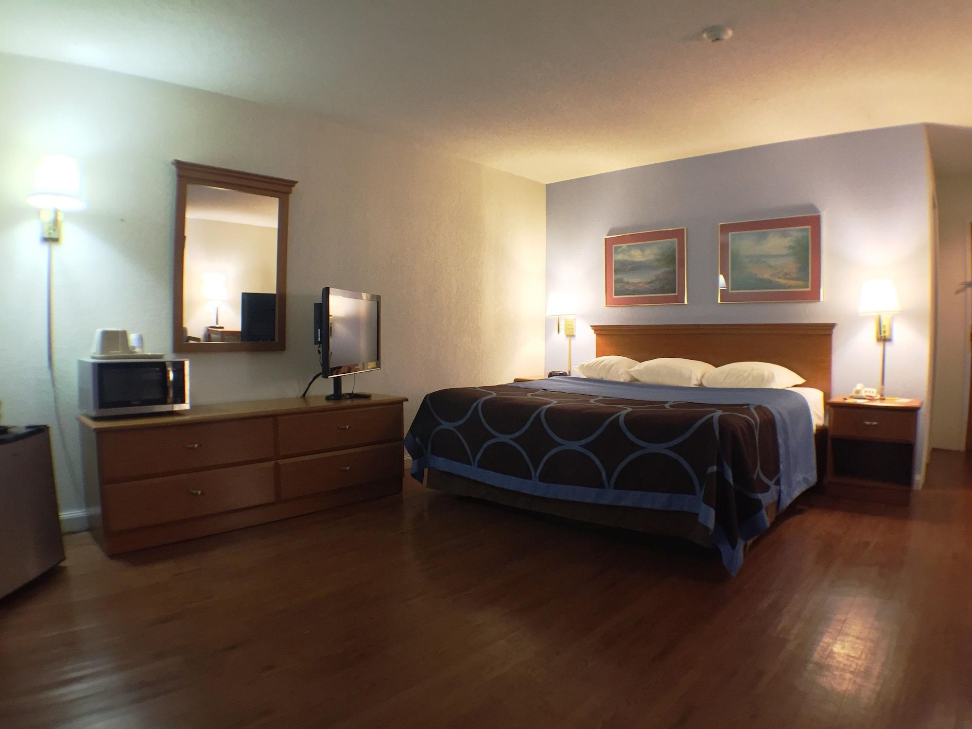 Super 8 By Wyndham Webster/Rochester Bagian luar foto