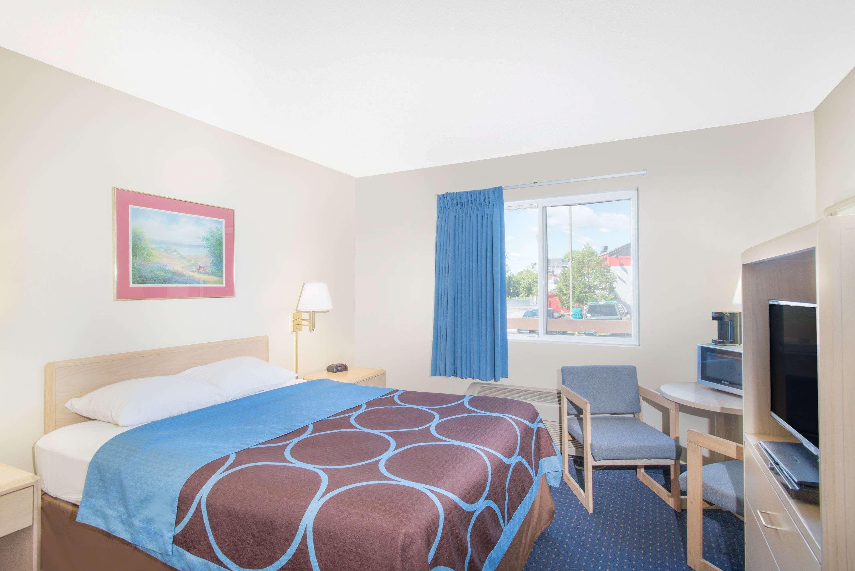 Super 8 By Wyndham Webster/Rochester Bagian luar foto