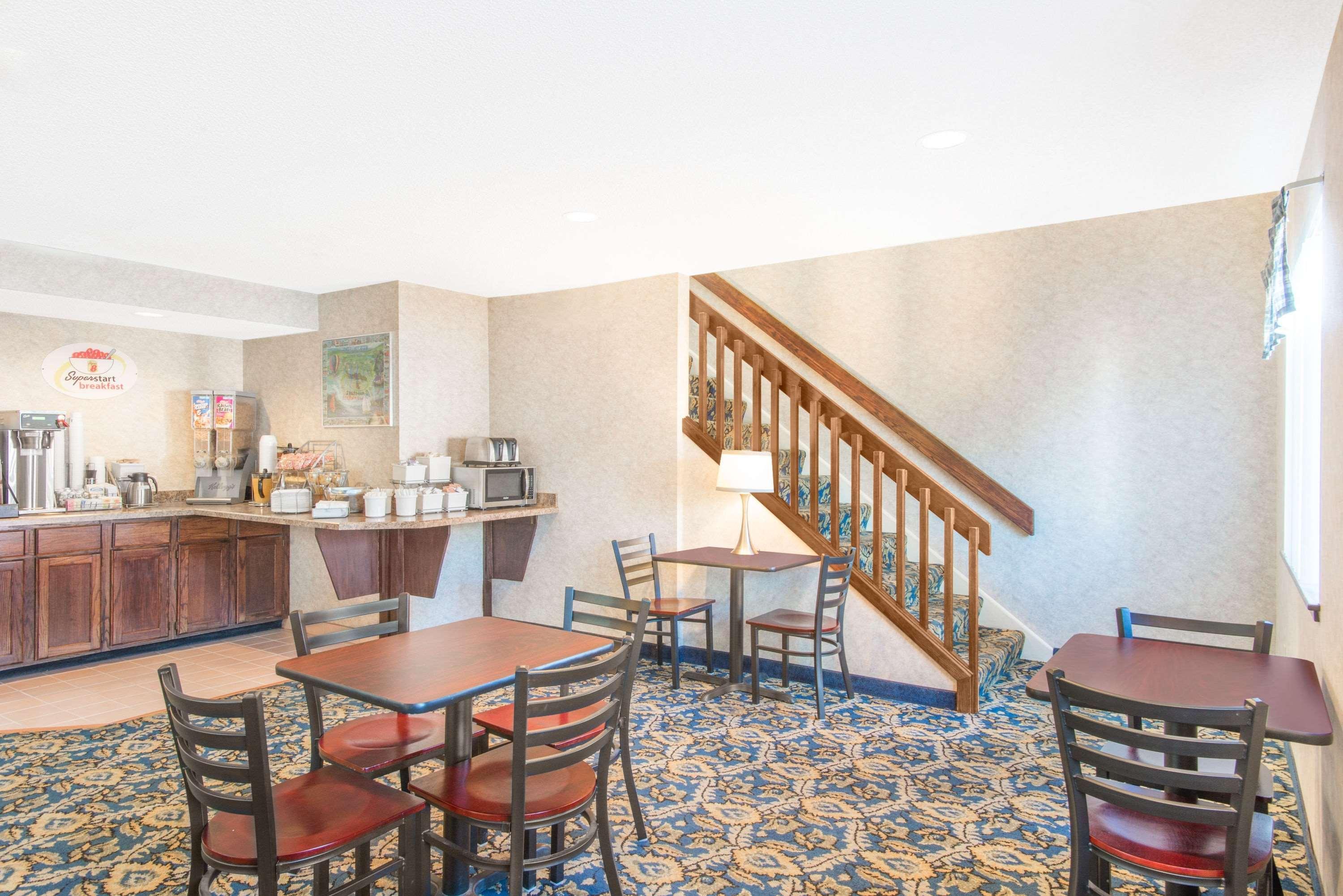 Super 8 By Wyndham Webster/Rochester Bagian luar foto
