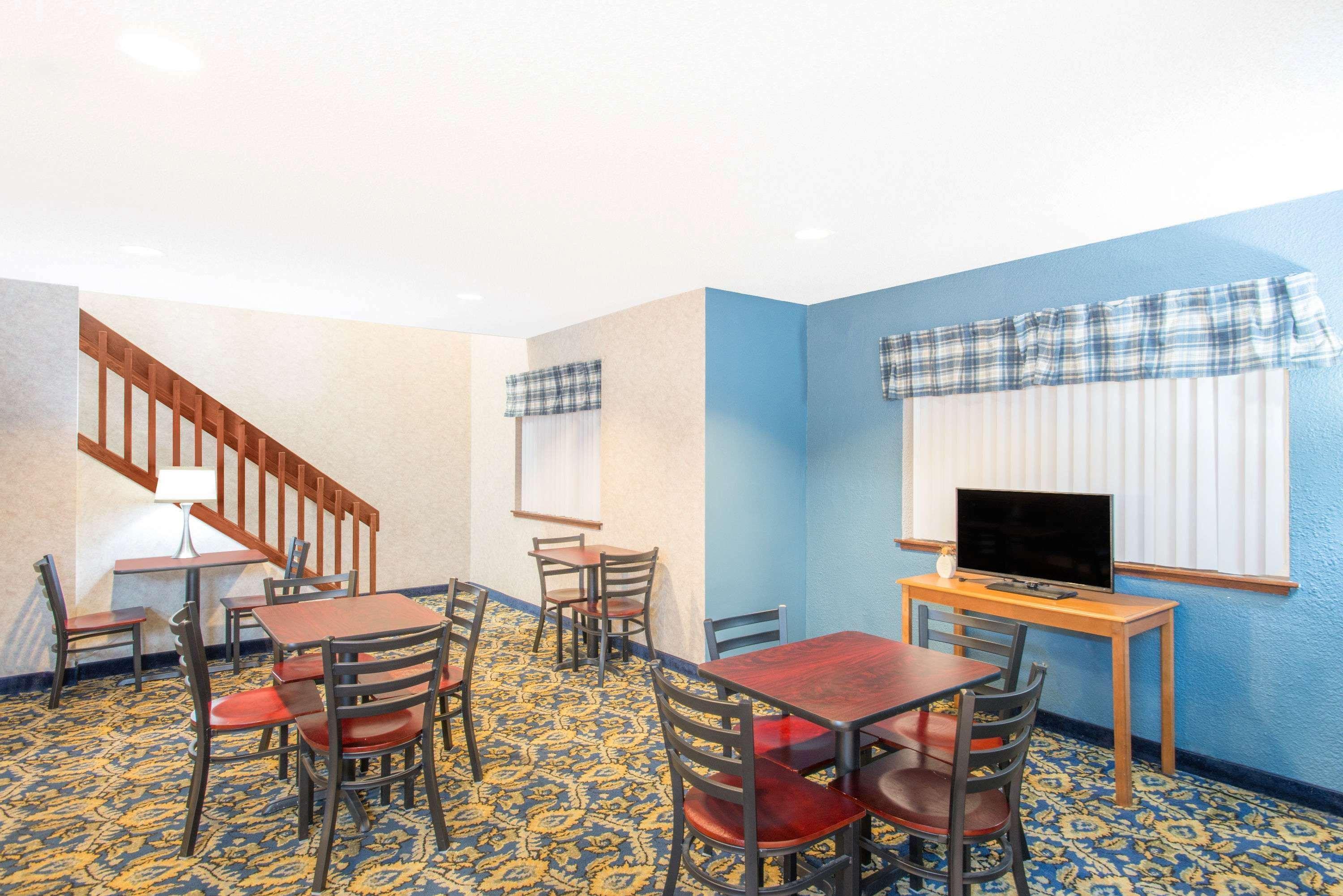 Super 8 By Wyndham Webster/Rochester Bagian luar foto