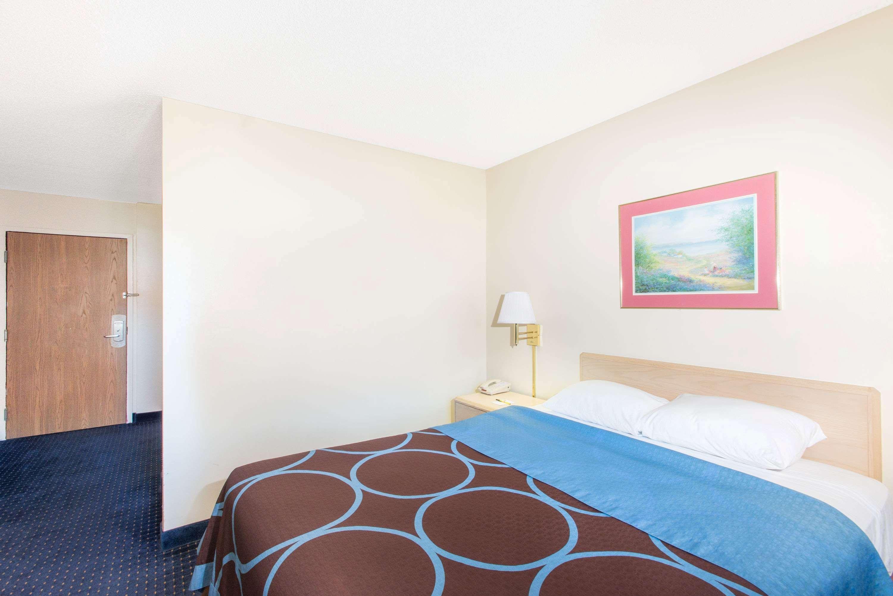 Super 8 By Wyndham Webster/Rochester Bagian luar foto